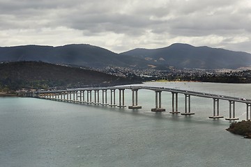 Image showing Tasman Bridge at night