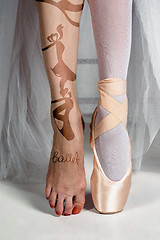 Image showing The close-up feet of young ballerina in pointe shoes