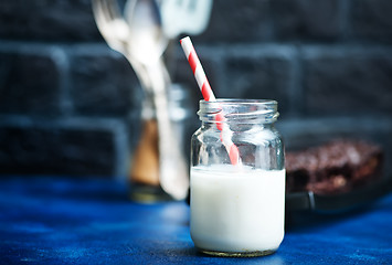 Image showing milk in glass