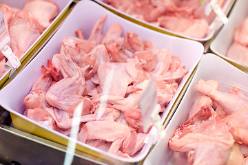 Image showing poultry meat in bowls at grocery stall