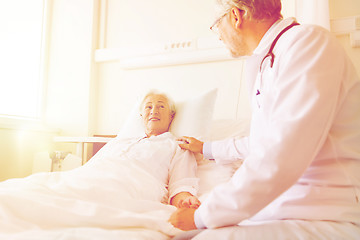 Image showing doctor visiting senior woman at hospital ward