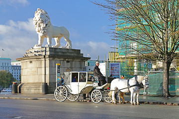 Image showing White Carriage in London