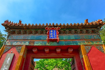 Image showing Gateway with red Chinese doors