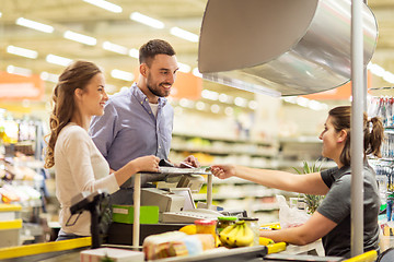 Image showing couple buying food at grocery store cash register