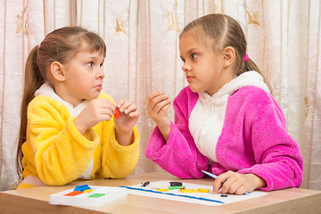 Image showing Two sisters and five of seven funny look at each other