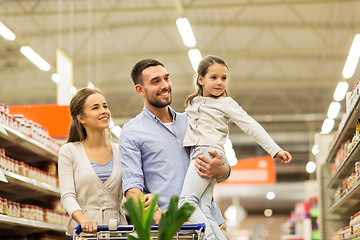 Image showing family with food in shopping cart at grocery store