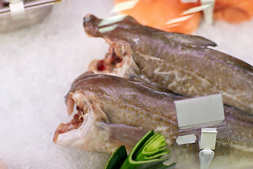 Image showing fresh fish on ice at grocery stall