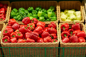 Image showing bell peppers or paprika at grocery store