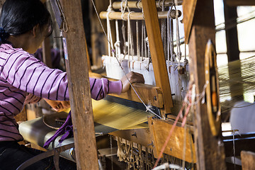 Image showing woman Weaving