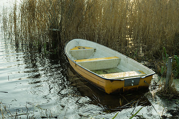 Image showing Small boat in a lake in the fall