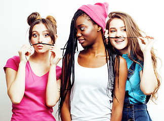 Image showing diverse multi nation girls group, teenage friends company cheerful having fun, happy smiling, cute posing isolated on white background, lifestyle people concept, african-american and caucasian 