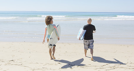 Image showing People walking to the ocean