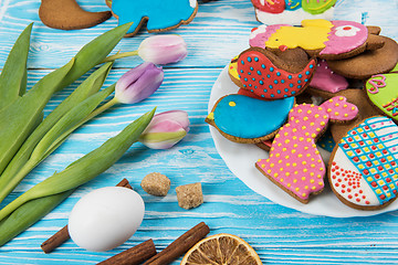 Image showing Tulips and gingerbread cookies