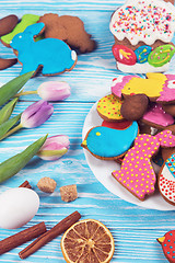 Image showing Tulips and gingerbread cookies