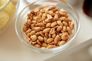 Image showing close up of roasted peanuts in glass bowl on table