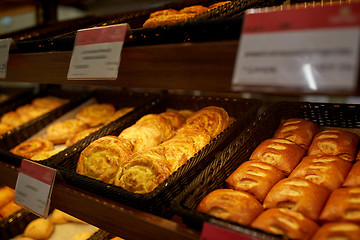 Image showing close up of buns at bakery or grocery store