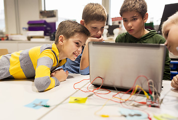 Image showing kids, laptop and invention kit at robotics school