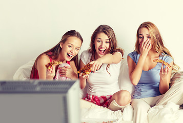 Image showing happy friends eating pizza and watching tv at home