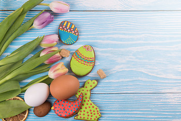 Image showing Tulips and gingerbread cookies