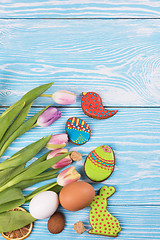 Image showing Tulips and gingerbread cookies