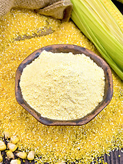 Image showing Flour corn in bowl with grits and cob on board