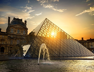 Image showing Fountain of Louvre