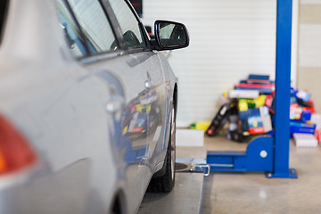 Image showing car on lift at repair station