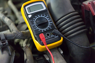 Image showing multimeter or voltmeter testing car battery