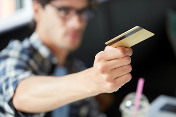 Image showing man paying with credit card at cafe