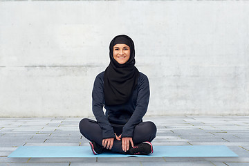 Image showing muslim woman doing sport on mat