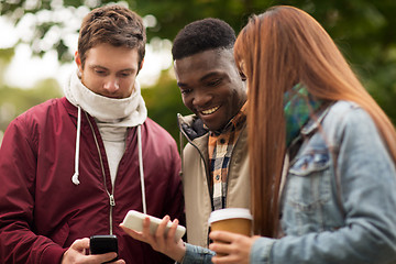 Image showing happy friends with smartphone and coffee outdoors