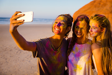 Image showing Making a colorfull selfie