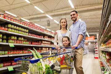 Image showing family with food in shopping cart at grocery store