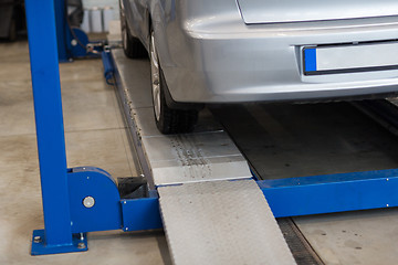 Image showing car on lift at repair station