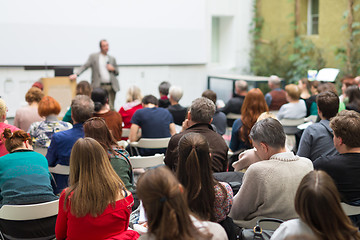 Image showing Man giving presentation in lecture hall at university.