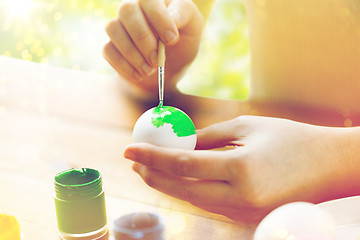 Image showing close up of woman hands coloring easter eggs