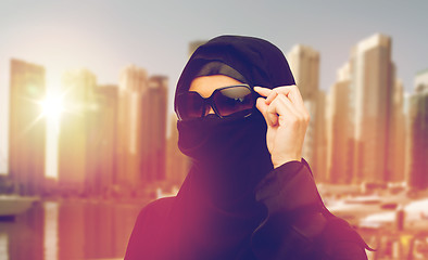 Image showing muslim woman in hijab and sunglasses in dubai city