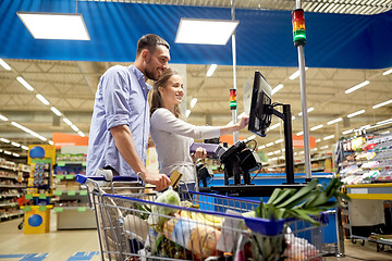 Image showing couple buying food at grocery store cash register