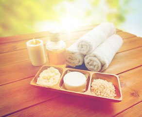 Image showing close up of soap, himalayan salt and scrub in bowl