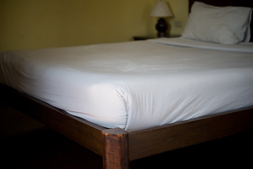 Image showing bed in the room