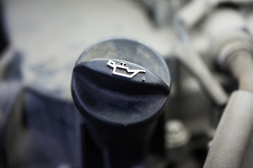 Image showing motor oil tank cap in car