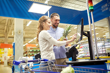 Image showing couple buying food at grocery store cash register