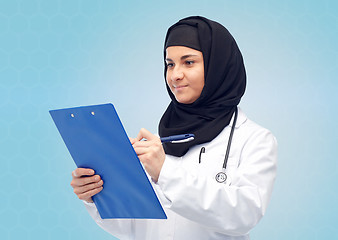 Image showing muslim female doctor in hijab with clipboard