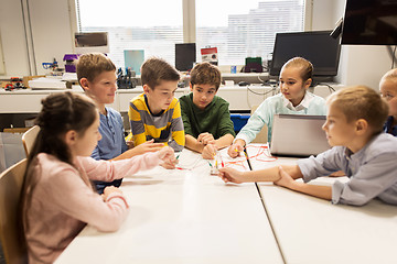 Image showing kids with invention kit at robotics school