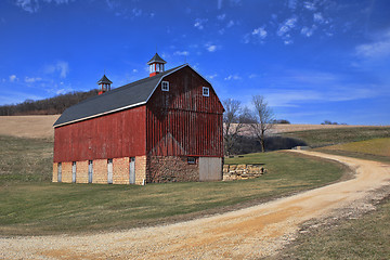 Image showing Peaceful Red Barn in the Countryside Iowa, USA