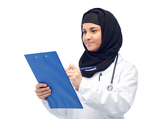 Image showing muslim female doctor in hijab with clipboard