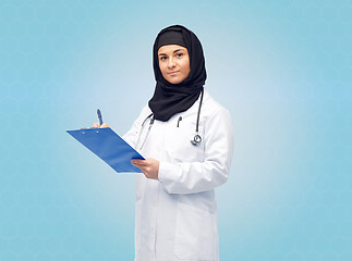 Image showing muslim female doctor in hijab with clipboard