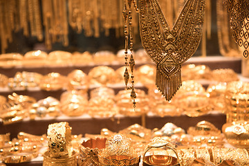 Image showing gold jewelry in the shop window