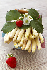 Image showing White asparagus in a Basket