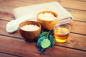 Image showing close up of himalayan pink salt and bath stuff